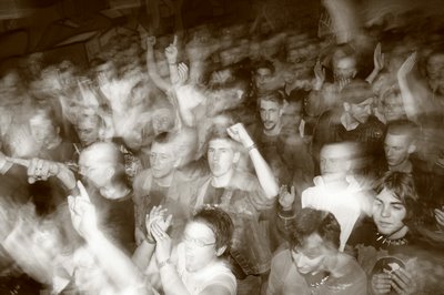 the buzzcocks, concert, live, soundstation liège, the crowd, the public, photo dominique houcmant, goldo graphisme