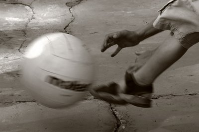 photo enfant jouant au football, soccerplayer, photo dominique houcmant, goldo graphisme