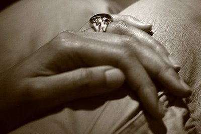 main de femme, hand woman, photo dominique houcmant, goldo graphisme