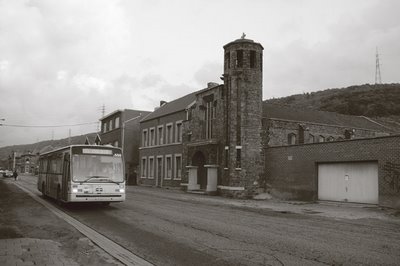 image Ougrée, rue de Renory, le bus du TEC 25\ Gros Hêtre passe ..., photo dominique houcmant, goldo graphisme