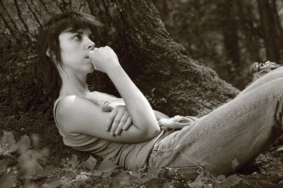 un femme rêve dans les bois, A woman dream in the wood, photo dominique houcmant, goldo graphisme
