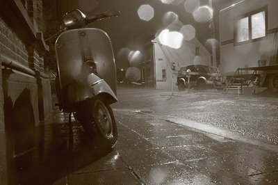 un scooter vespa sous la pluie, Vespa under the rain, Vespa bajo la lluvia, copyright dominique houcmant, goldo graphisme