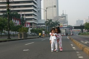 Aisyah dan Kk Putri di Jalan Thamrin