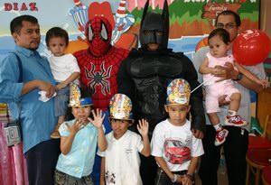 Foto bareng Om Spiderman dan om Batman