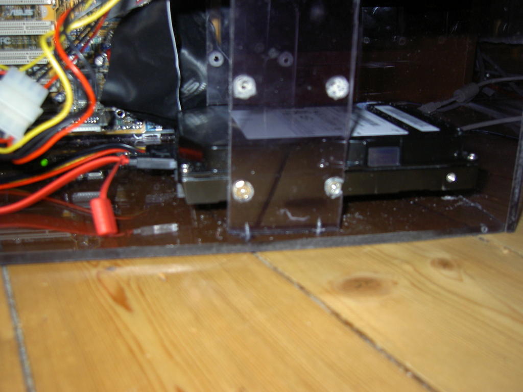 Plexiglas chassi. HÃ¥rddisk ljud! - Modifikationer och egna ...