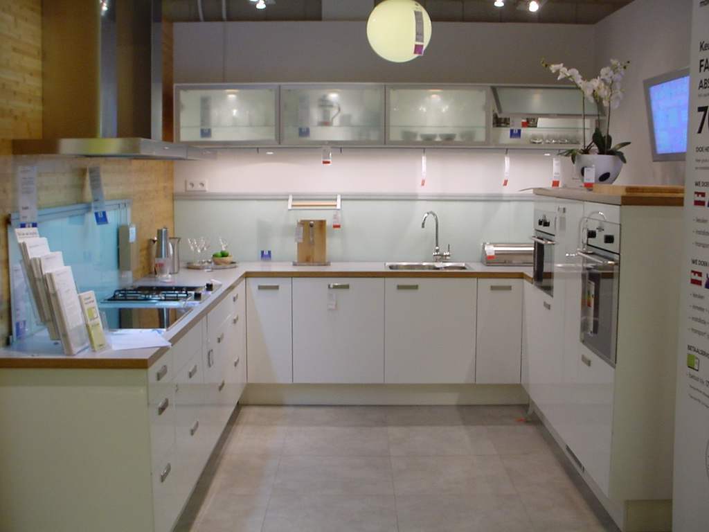 Tim`s appartement: juni 2006 Kosten keuken ikea
