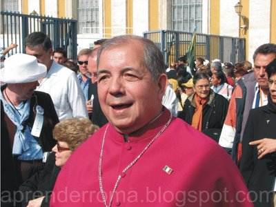 Mons. Jesús Guízar Villanueva al término de la canonización de su tío