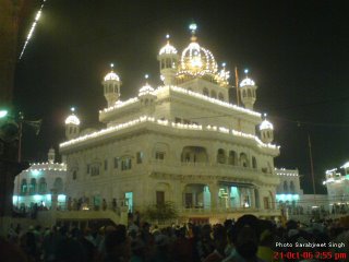 CLICK TO ENLARGE: Sri Akal Takht Sahib illuminated on Diwai night.