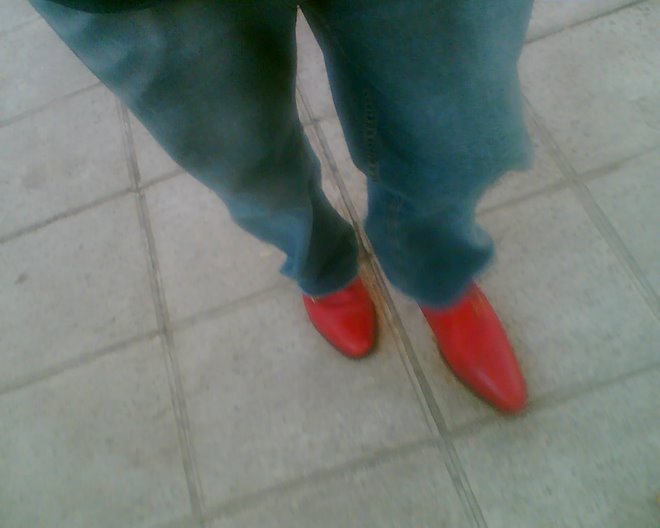 mis zapatos rojos caminan por wall street
