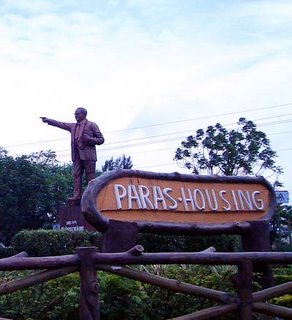 Statues at Bhopal road crissings