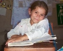La sonrisa de Magali nos compromete a atender las necesidades de la escuela en las áreas rurales.