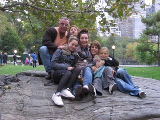 Papa, Maks, Donna, Mama, Roos en Tessa in Central Park.