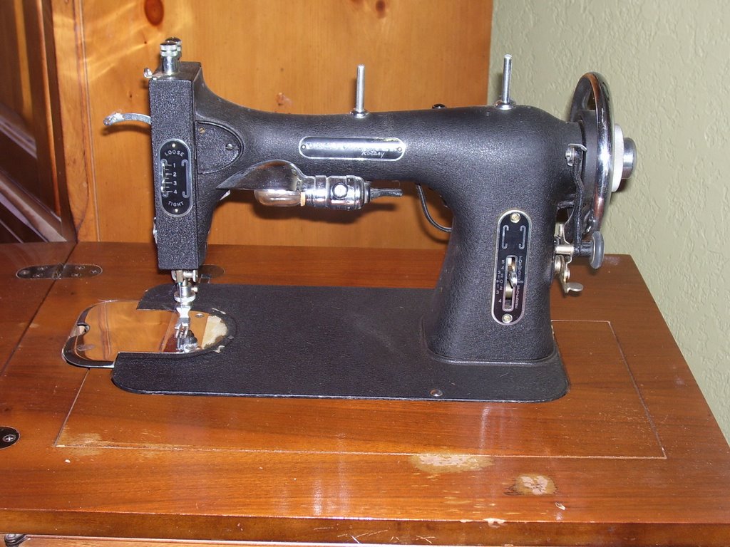 Domestic Rotary Sewing Machine Serial Numbers 100_1355