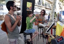 Tocando na rua em Barcelona 2005