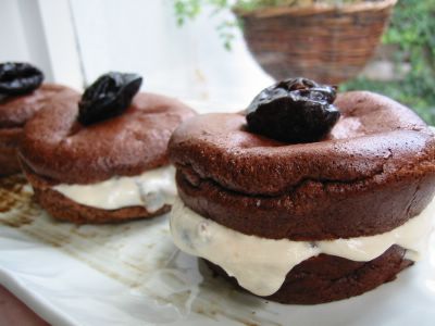 Squidgy Chocolate Cakes with Prunes