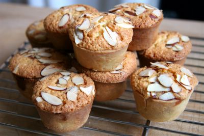 photograph picture how to make recipe for english/british bakewell tarts