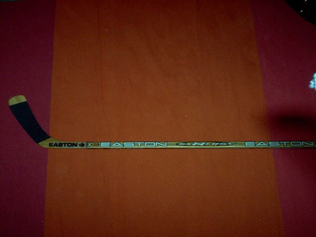 Easton Synergy HTX Grip Composite Stick - Senior