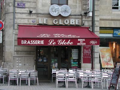 Le Globe (Bordeaux), where we get our morning noisette