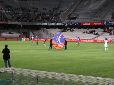 The match begins (result: Montpellier 0 - 0 Guingamp)