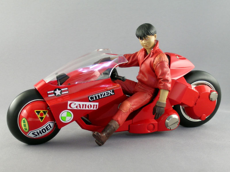 new AKIRA figure’s foto to me, is really nice…wanna bring it back home asap...