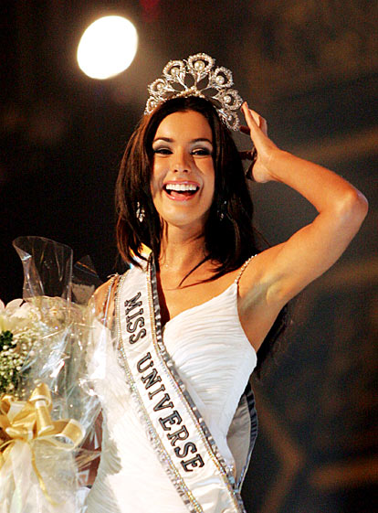 Miss_univ_2005_holds_crown.jpg