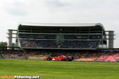 dark clouds all weekend [f1racing.net]