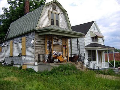 Houses on Blow St. demolished for Lowe's photo by toby weiss