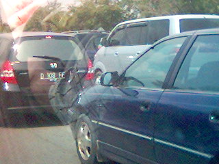 macet di jalan keluar tol pasteur