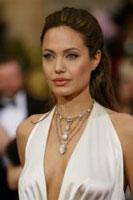 Angelina_Jolie_braless