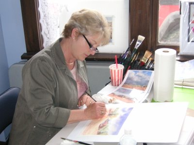 Workshop participant Karen Bettilyon during the Roland Lee painting during the workshop