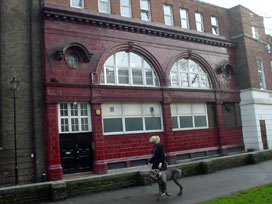 Brompton Road station, plus dog