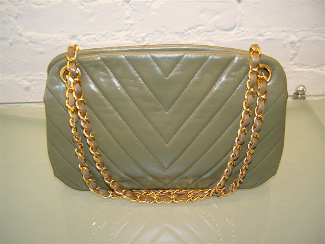 DECADES INC.: 70s Chanel Bag in Moss