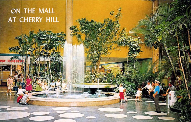 The Mall At Short Hills - Have you seen the ball fountain this morning?!  🔮🎄🎅