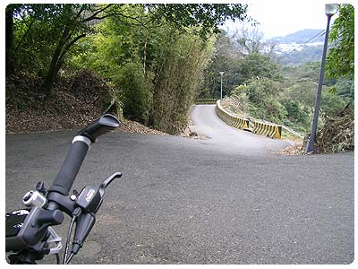 青春嶺路前段,真得很陡!