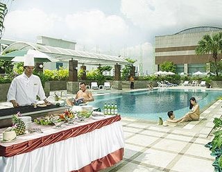 Chaophya Park Hotel Pool Bar