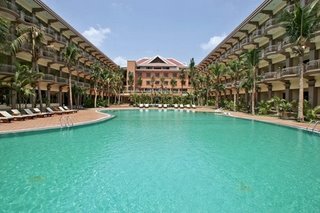 Angkor Howard Hotel Pool
