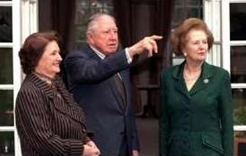 Thatcher visits Pinochet for tea