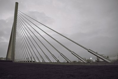 Cable stayed bridge, pont haubané du pays de liège, Pont à haubans du Val Benoit, bureau greisch, Liaison E40-E25, photo dominique houcmant, goldo graphisme