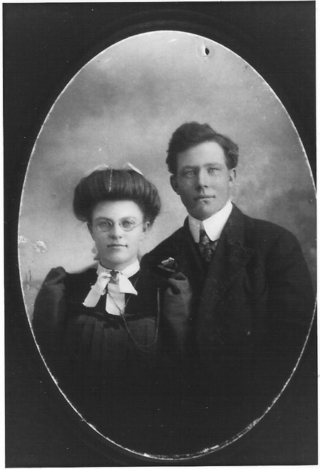 Frank & Trilla ( Carl ) Cowan 1906