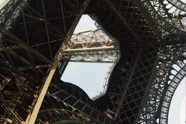 El diseño de la torre Eiffel se inspira en el tejido óseo del fémur humano.