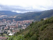 Bogotá: invadiendo la falda de los cerros
