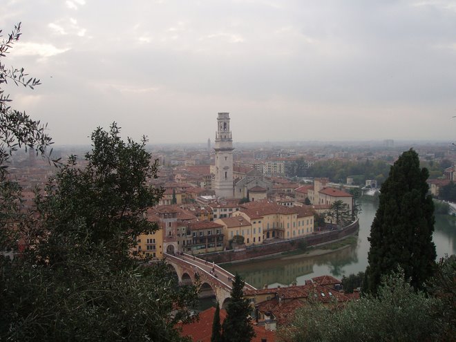 Verona - L'Adige, ponte Pietra.