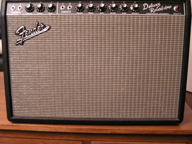 Fender '65 Deluxe Reverb Reisseue amp front
