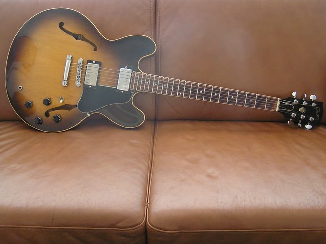 Gibson es335