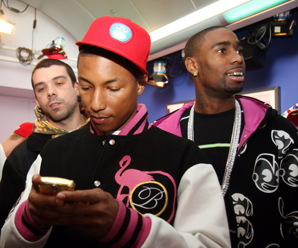 Happy Birthday Pharrell Williams Skateboard P turned 50 today 🎂 #pharrell # pharrellwilliams #skateboardp #2000s #80s #hiphopproducer…