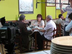 Filmando una de las escenas del comedor con Veda, Ana, Ernesto y Frank
