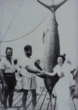 Hemingway félicite Helen et Michael Lerner à Bimini