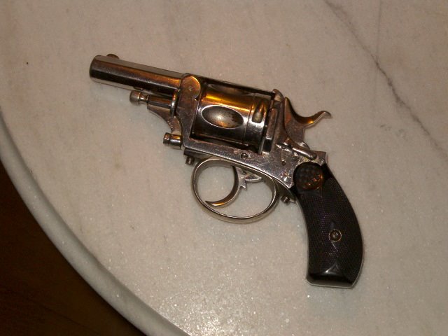 Revolver utilisé par les Brigades du tigre. Mod. Belge  année 1900 / cal. 8mm.