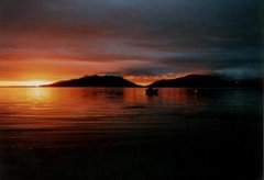 Amanecer en el Estrecho de Magallanes. Verano 2001.