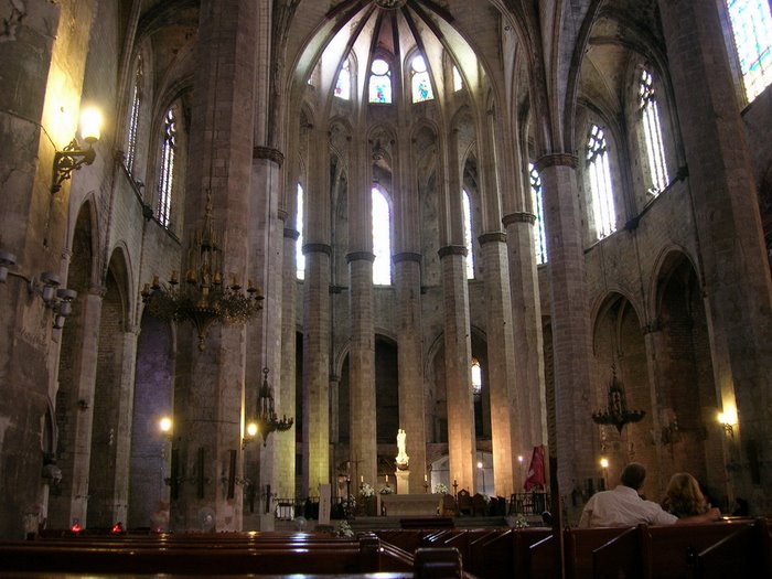 has leído la Catedral del Mar?...esta es la iglesia de Santa Maria de la Mar...ESPECTACULAR !!!
